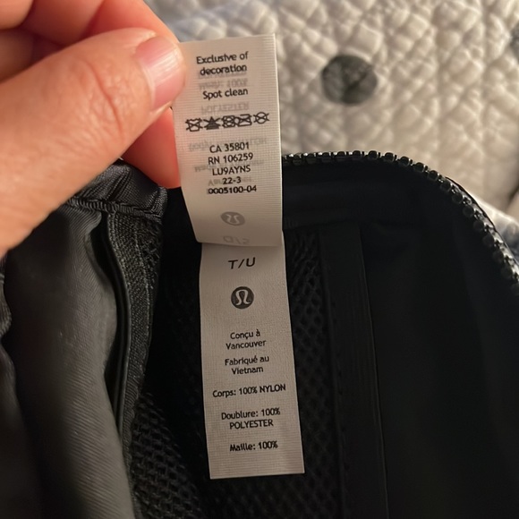 Last one! NWT Lululemon Black Everywhere Belt Bag! - Picture 11 of 12